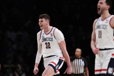 Clingan “sticking to the script” as he leads UConn to school’s 19th Sweet 16 appearance