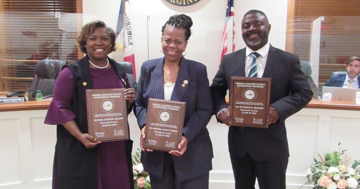 Three Supervisors complete VACo program