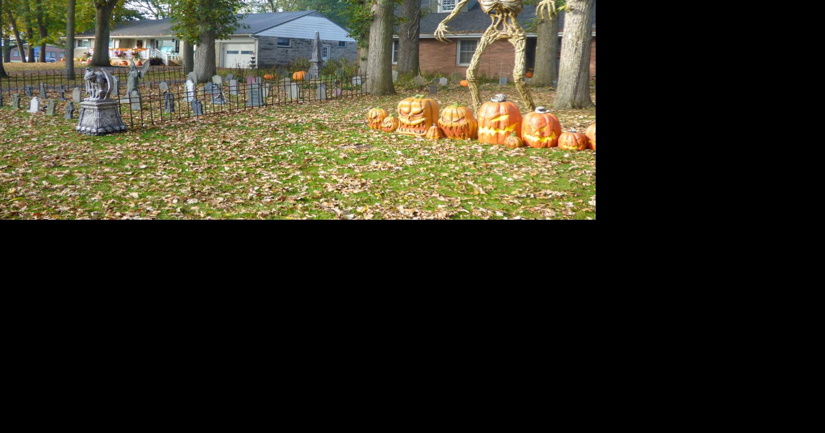 Pumpkinghead guarding cemetery