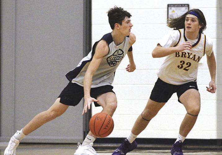 Girrell dribbles, Dominique defends