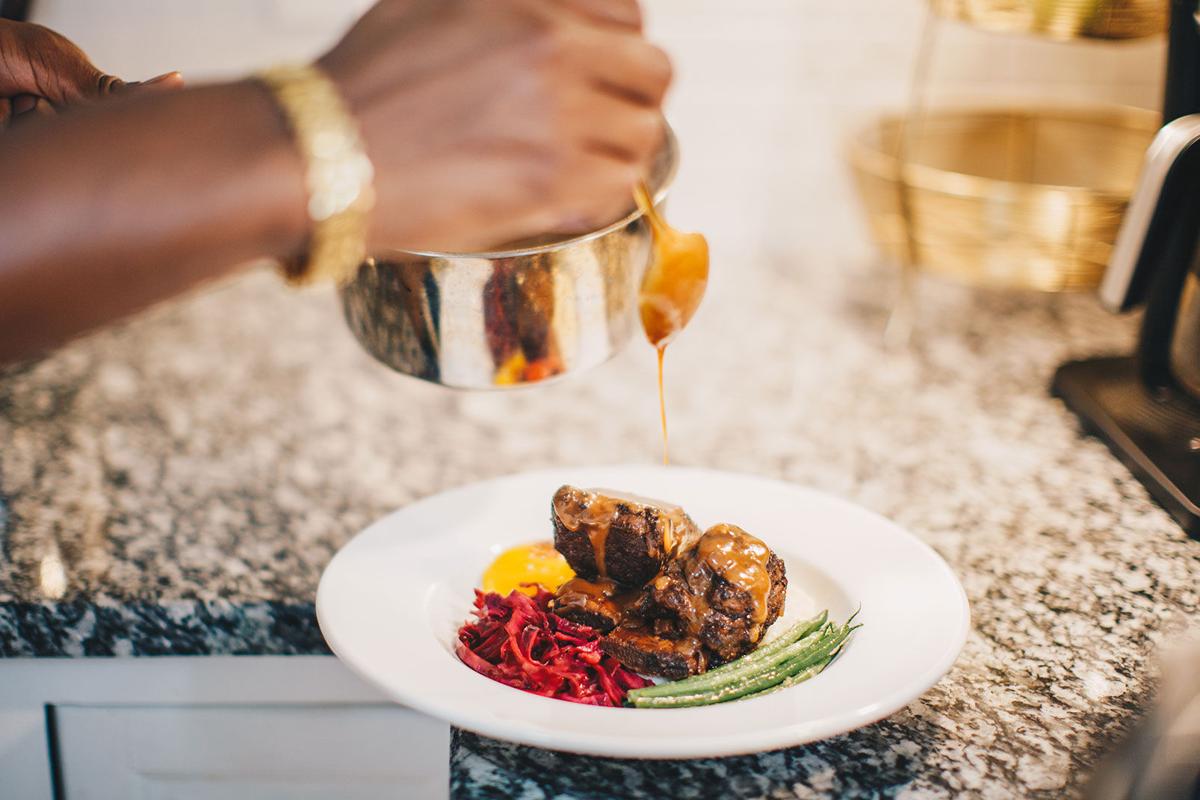 Chef-Darian-Bryan-saucing.jpg