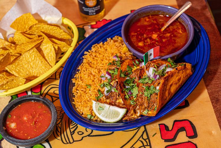 Los-Mayas_birria-taco.jpg