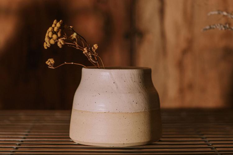 PeachPitPottery_FlowerVase
