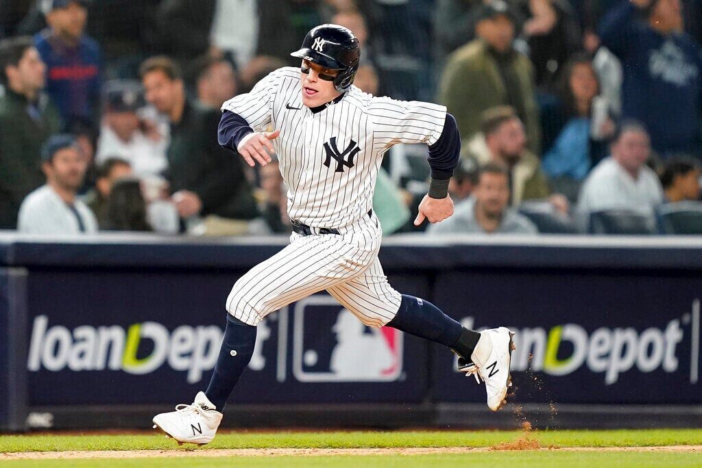 Astros sweep Yankees to advance to World Series - CBS News