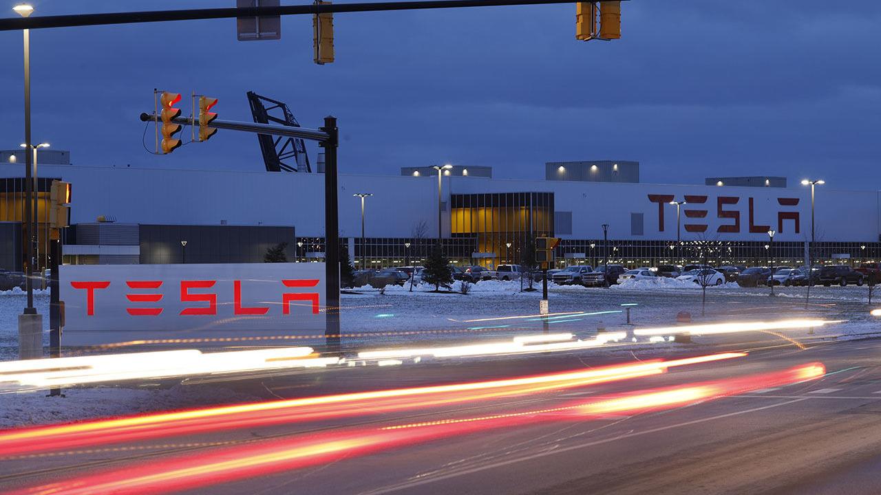 Tesla Says It S Hiring Hundreds In Buffalo As Solar Business Recovers Business Local Buffalonews Com