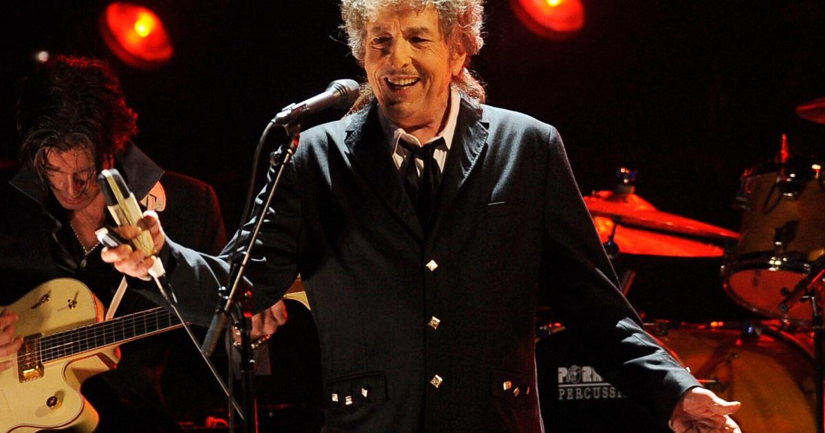 I was fooled by Bob Dylan in a suit. His newest book proves his genius
