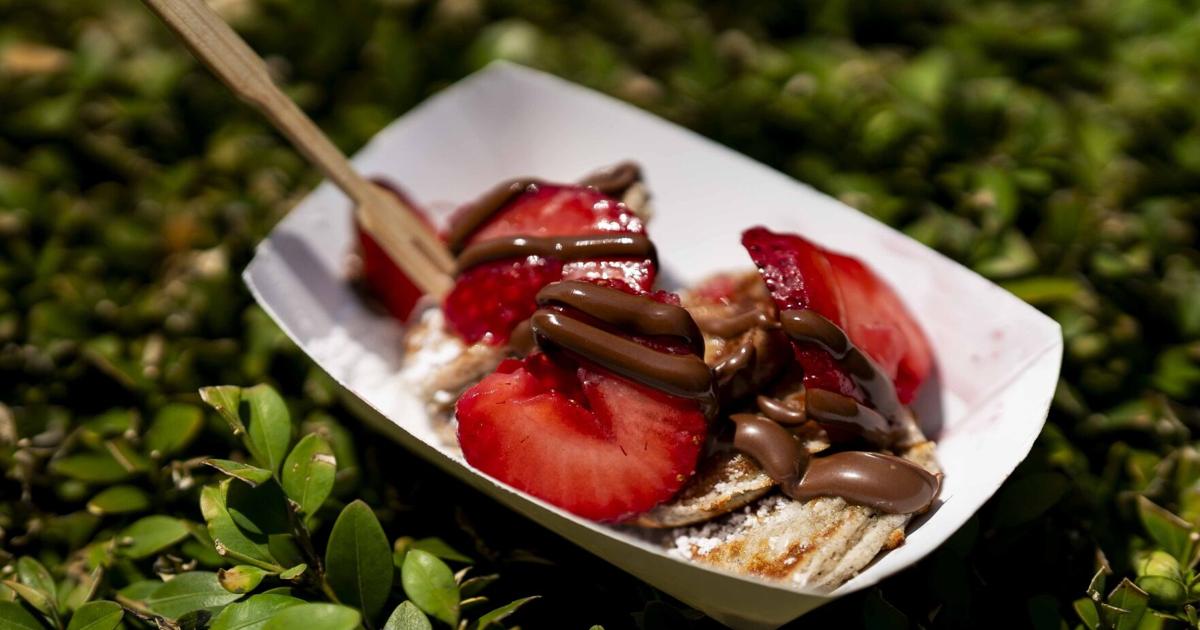 Strawberry Nutella pancakes from Dimples (copy) (copy)