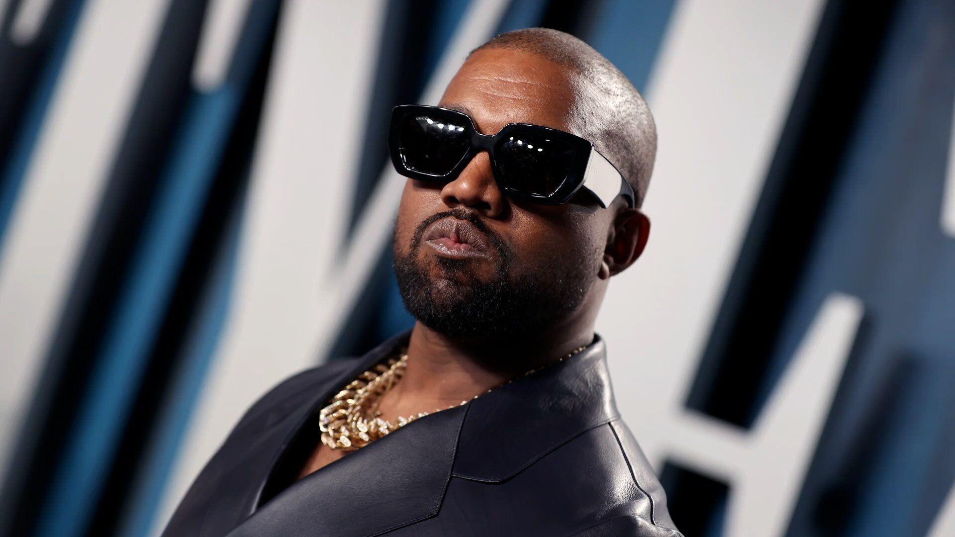 Slumber kondom Afskrække Kanye West accuses Adidas of producing 'fake Yeezy' slides