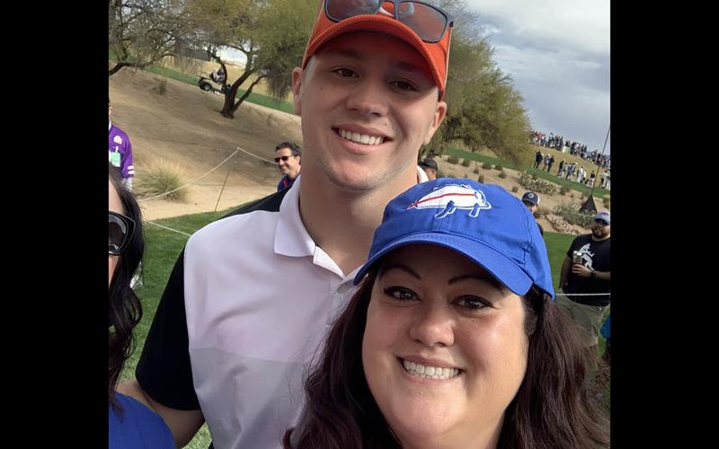 Josh Allen creates memories for Bills fan on Phoenix Open golf course