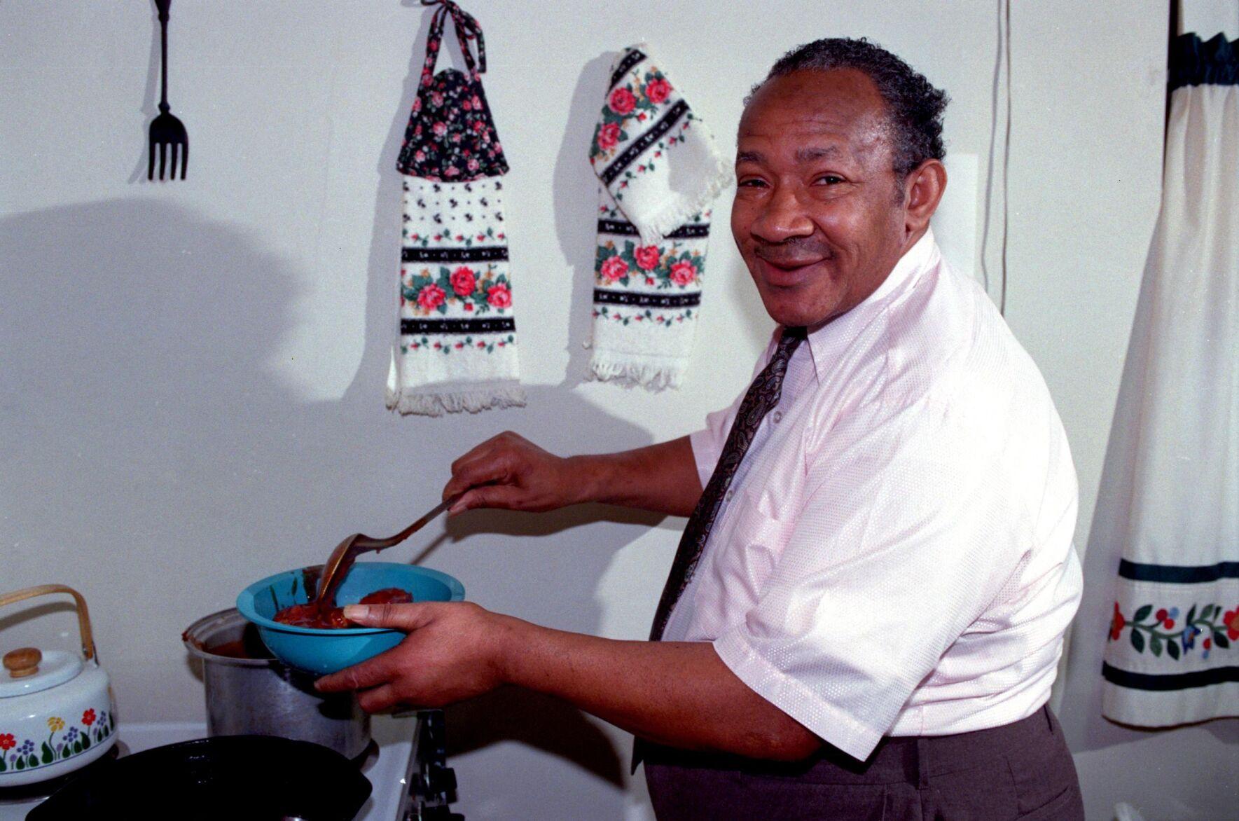 'Mumbo' wings? They're an important part of Buffalo's chicken wing story