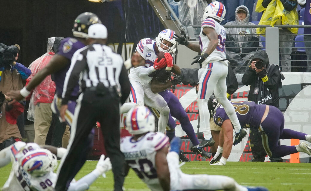 WATCH: Ravens QB Lamar Jackson escapes Bills LB Von Miller for