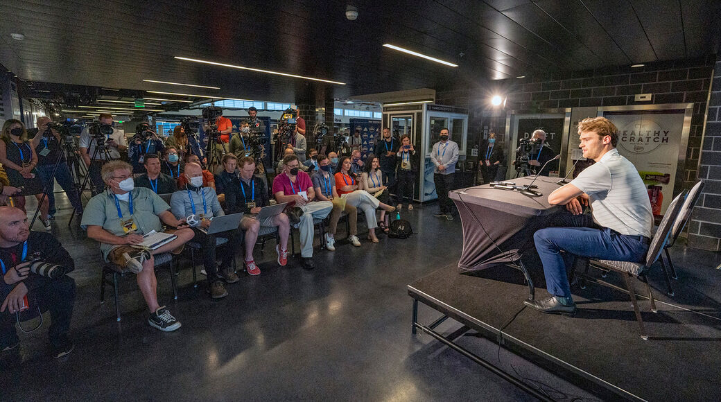 Shane Wright waits to test during the 2022 NHL Scouting Combine at News  Photo - Getty Images