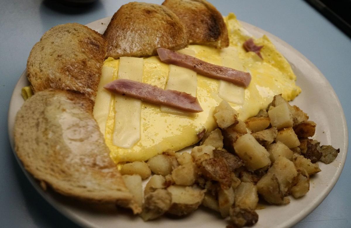 Despite Slogan Fast Teddy S Serves Reliable Diner Food Dining Buffalonews Com