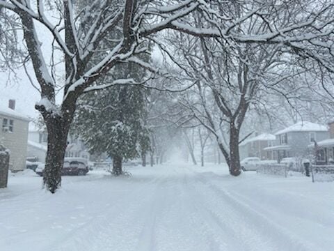 Snow falling in Niagara County, but nothing like in the Southtowns