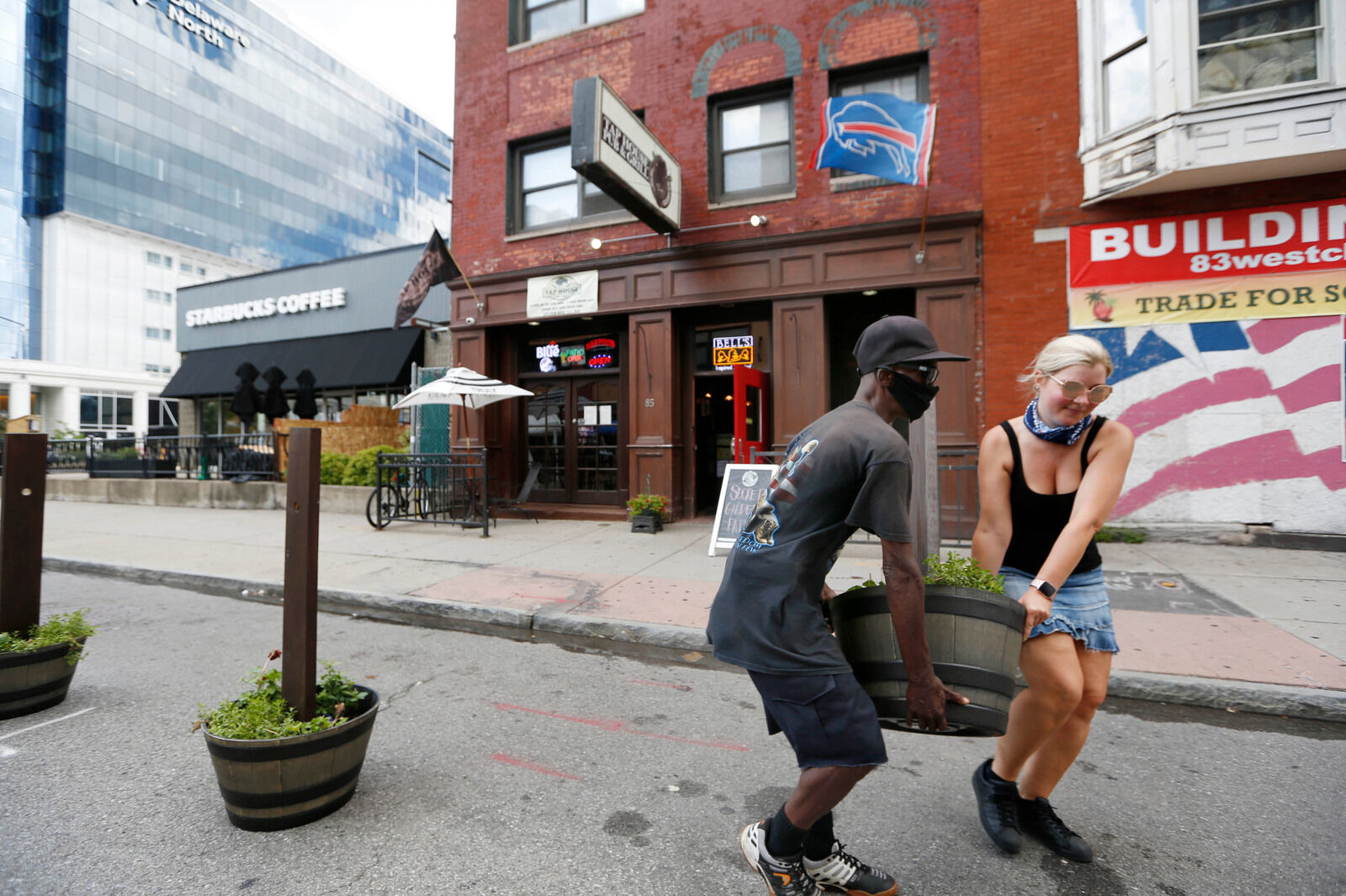 Street dining comes to the Chippewa strip