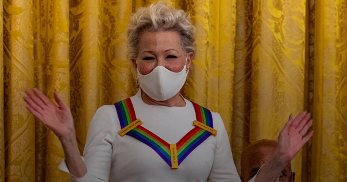 Bette Midler spricht Gegenreaktionen für den Tweet „versuchen Sie es mit dem Stillen“ an | Unterhaltung Bette Midler spricht Gegenreaktionen für den Tweet „versuchen Sie es mit dem Stillen“ an | Unterhaltung