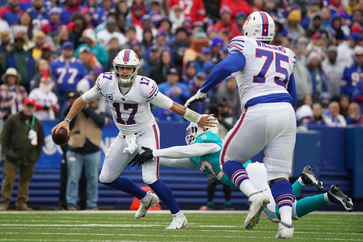 Alan Pergament: CBS' Andrew Catalon shines, James Lofton baffles but  entertains in Bills telecast