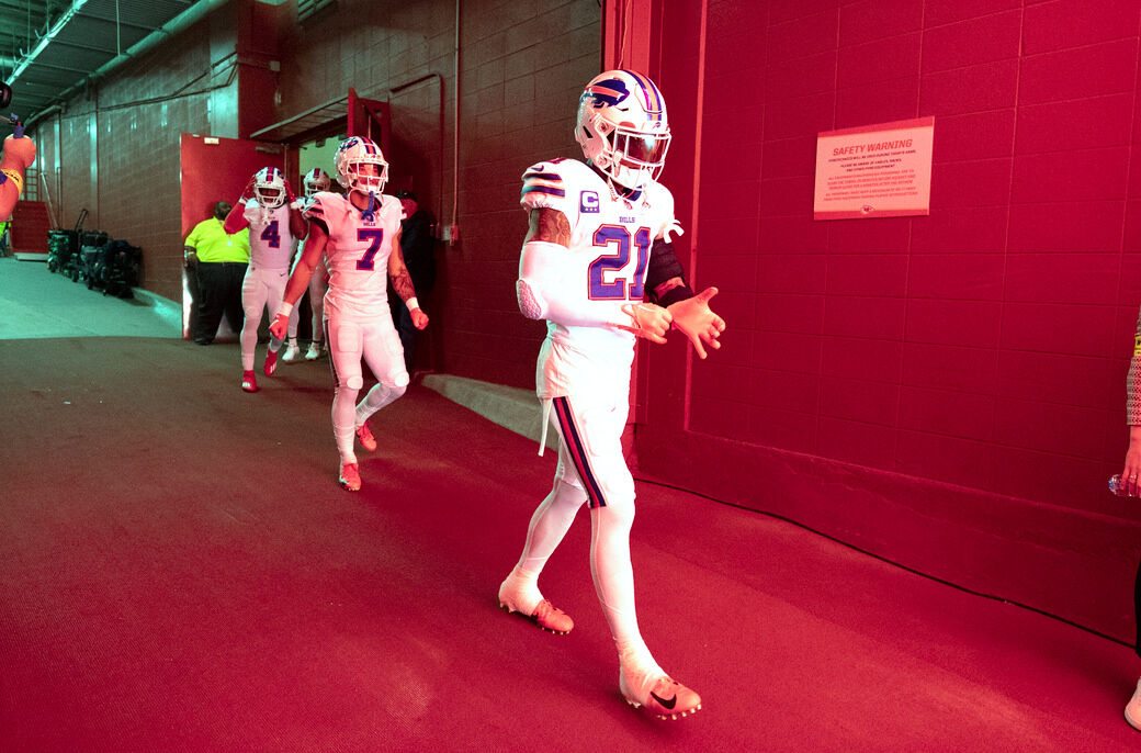 Buffalo Bills safety Jordan Poyer acknowledges the fans after an NFL  football game against the Cleveland Browns, Sunday, Nov. 20, 2022, in  Detroit. (AP Photo/Duane Burleson Stock Photo - Alamy