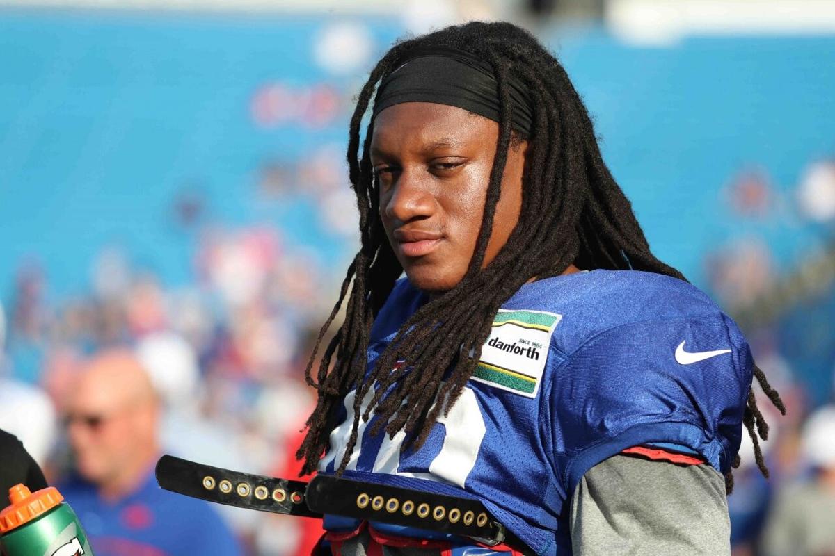 1013356961 McCoy Sports Bills Buffalo Bills middle linebacker Tremaine Edmunds (49) (copy)