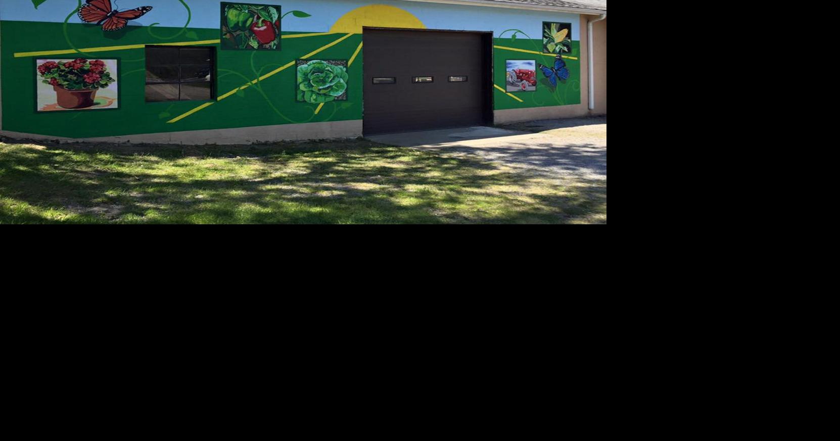 Students paint mural for Eden Valley Growers Coop