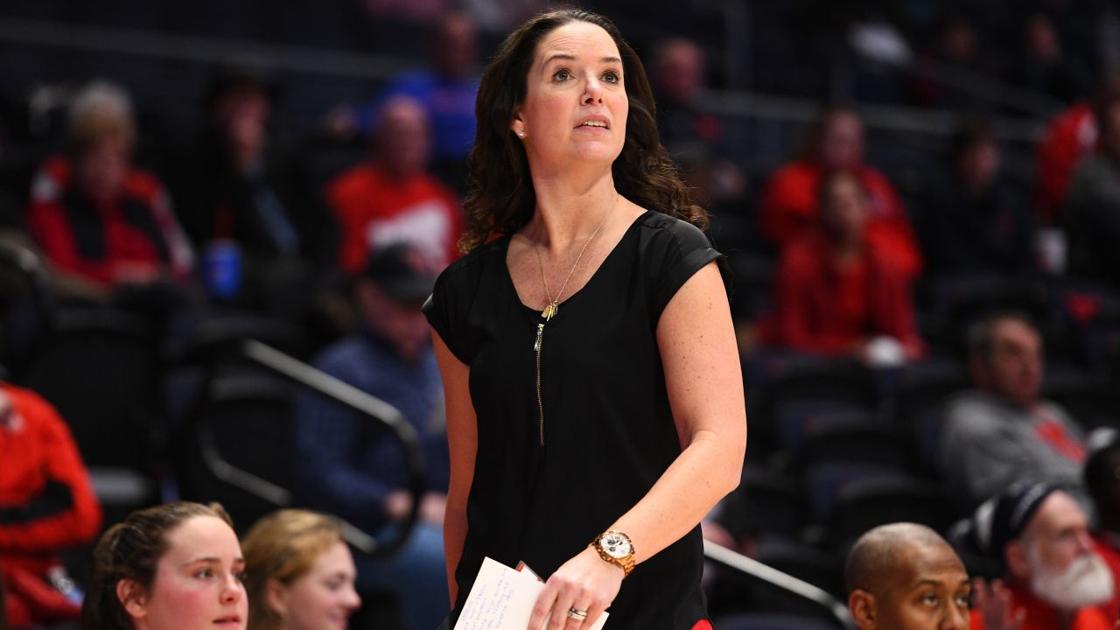 Dayton Women S Basketball Coach Shauna Green Maintains Ties To Canisius Big 4 College Buffalonews Com