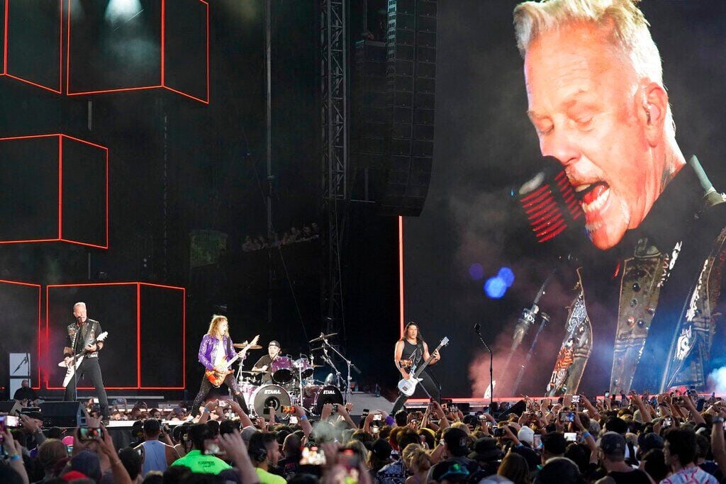 Def Leppard Tour 2025: Rock Minneapolis with the Ultimate Concert Experience!