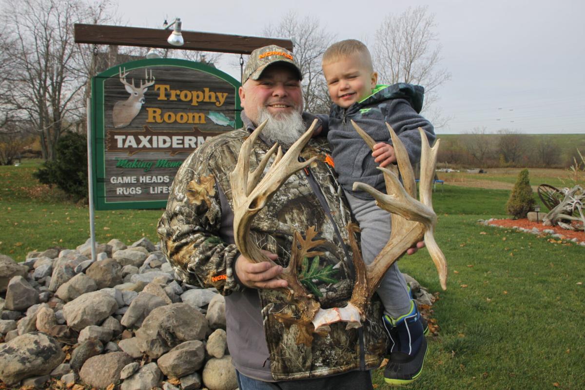 Phillip Pless possible state record buck Newfane