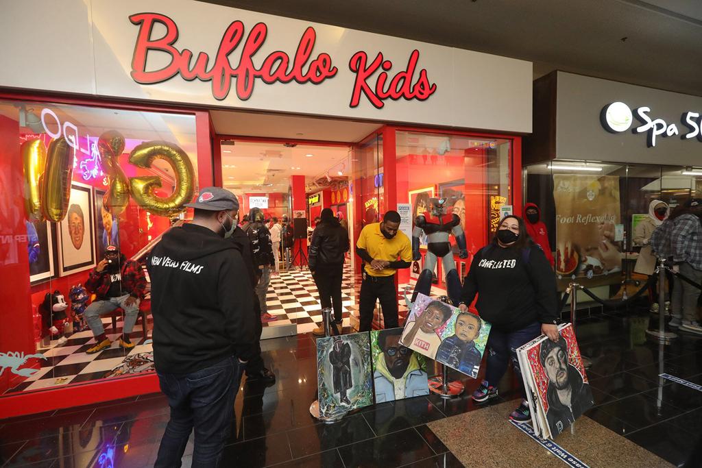 New Walden Galleria store draws of rapper Gunn's fans | Local News | buffalonews.com