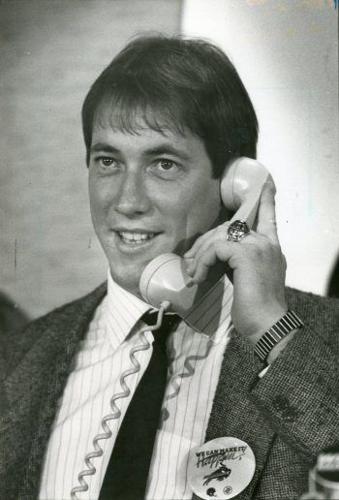 Important Dates in Bills History: August 18, 1986. Jim Kelly signs with the  Bills