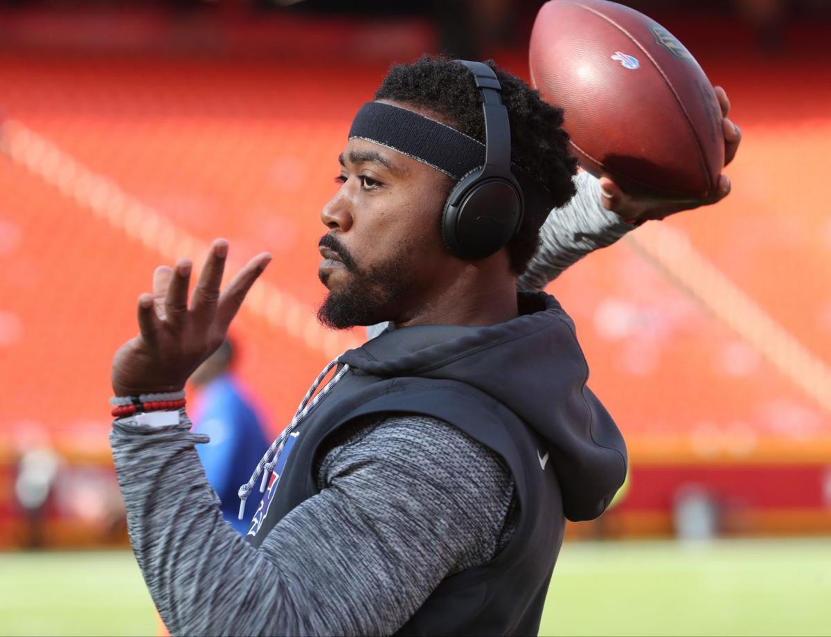 View From Cleveland Trading For Tyrod Taylor Shouldn T Change Browns Draft Strategy Bills Buffalonews Com