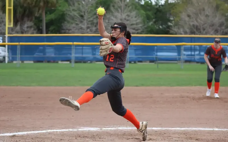 Softball Falls To Cortland In SUNYAC Championship