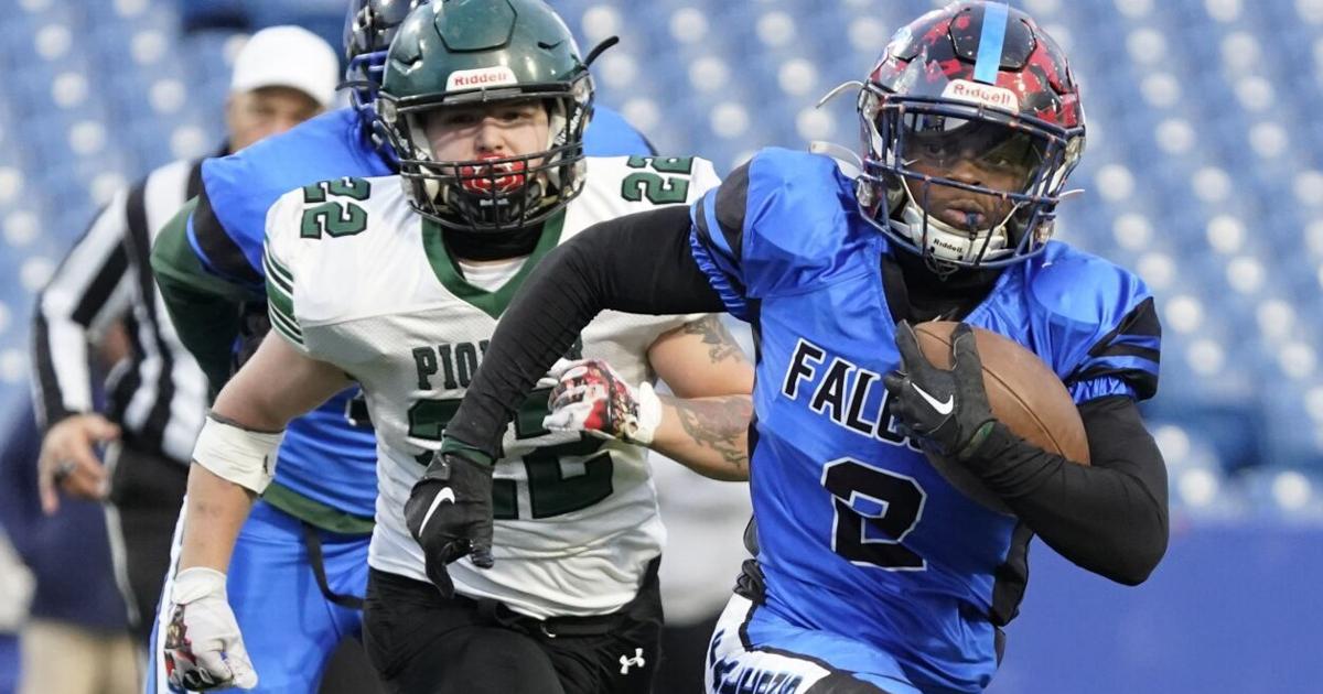 Health Sciences relies on 'The Closer' to capture Class B football