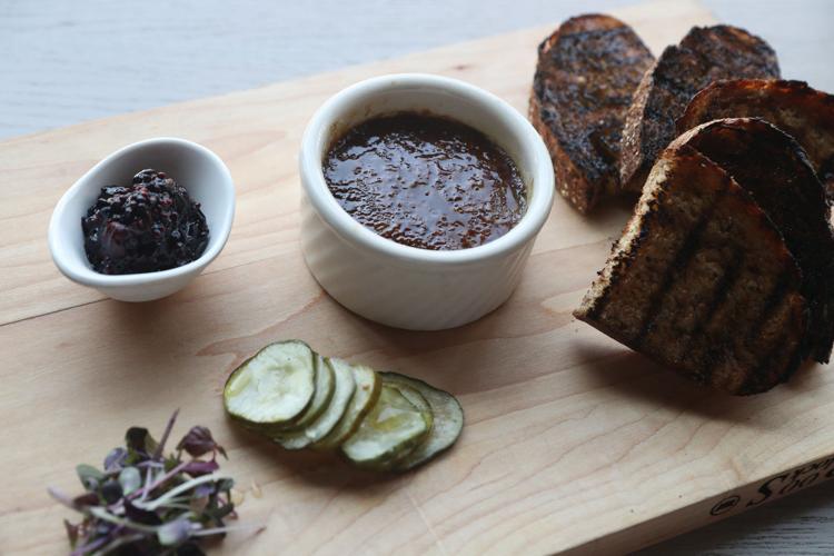 At JT's, a newborn restaurant draws on siblings' successes