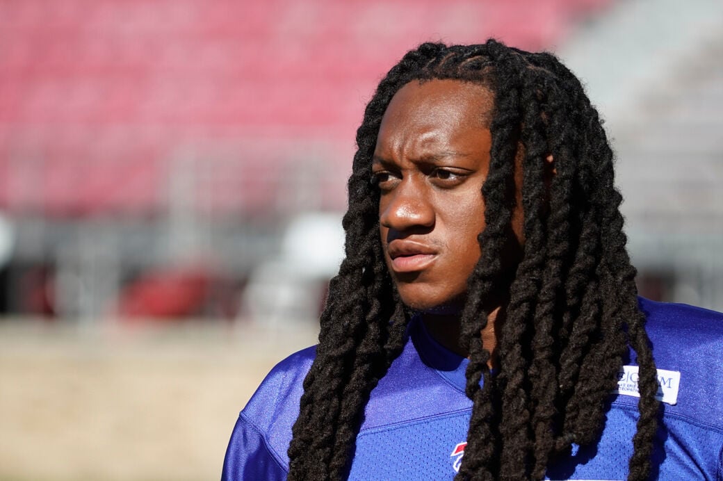 Buffalo Bills linebacker Tremaine Edmunds (49) hypes the crowd during the  first half of an NFL