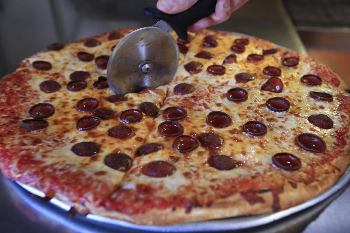 Buffalo pizza review: Chick-N-Pizza Works rises with its ...