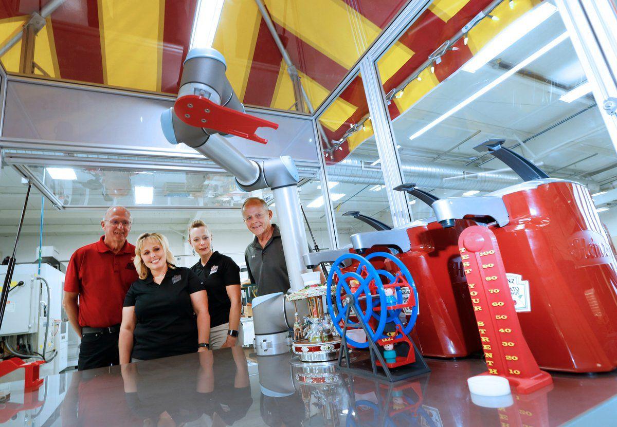 spise Overvåge protestantiske Step right up to 'Molly the Ketchup Robot,' new at the Erie County Fair