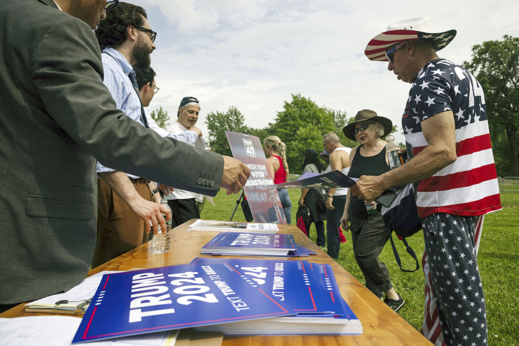 In baffling move, Michigan Police Association endorses Trump - Vimarsana News