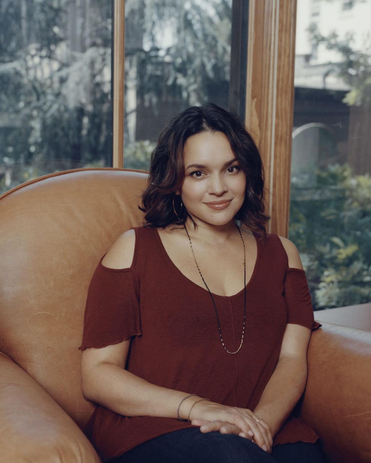 Norah Jones Comes On Strong With Day Breaks Music Buffalonews