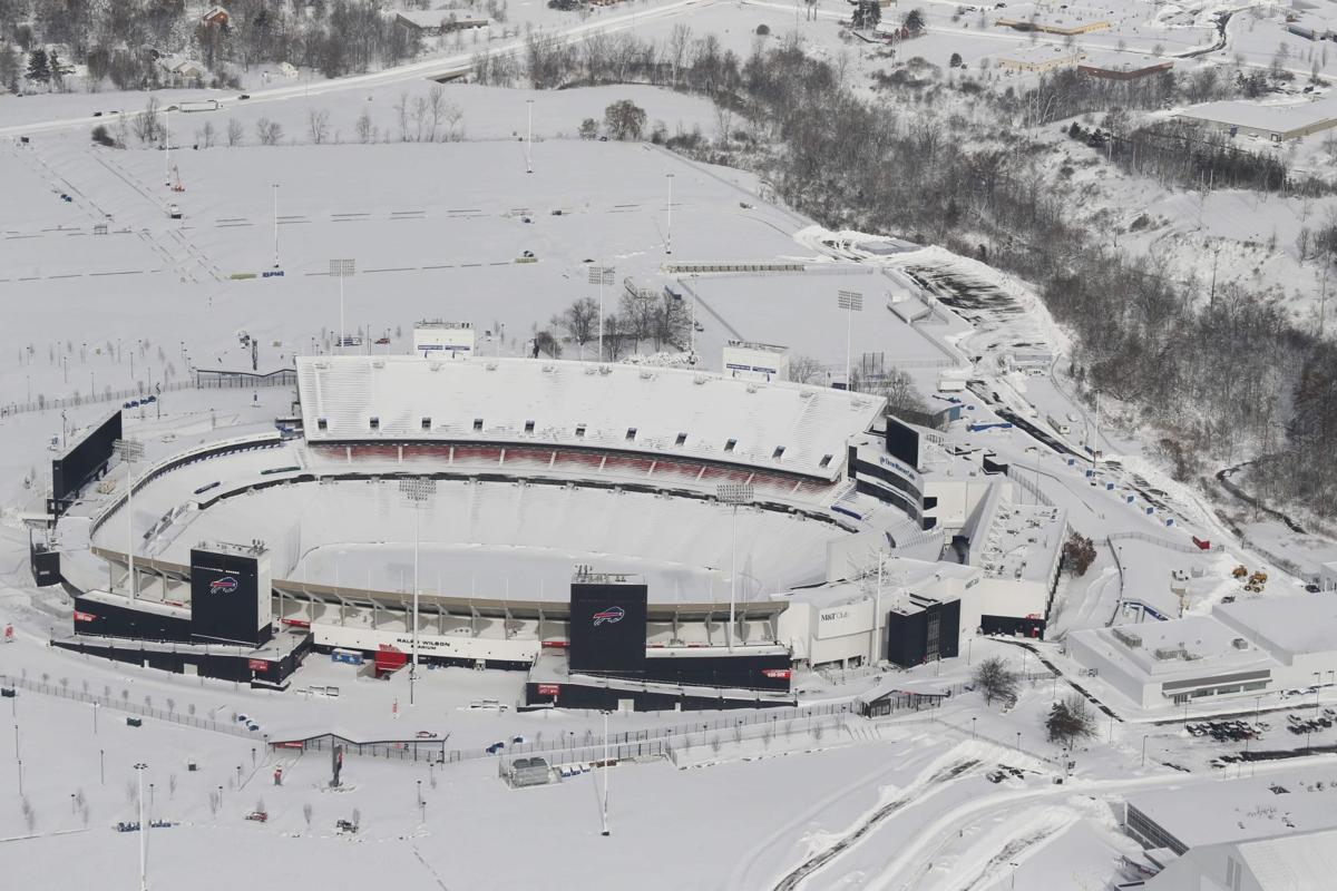 Day 3 Death Toll Rises To 12 Roofs Collapse As Snow Piles Up Local News Buffalonews Com