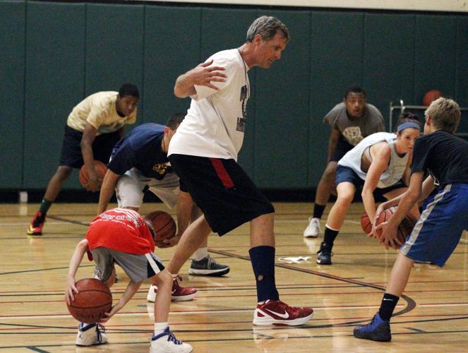 Laettner passes along his basketball passion to kids ...