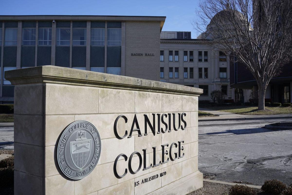 LOCAL CANISIUS COLLEGE GEE