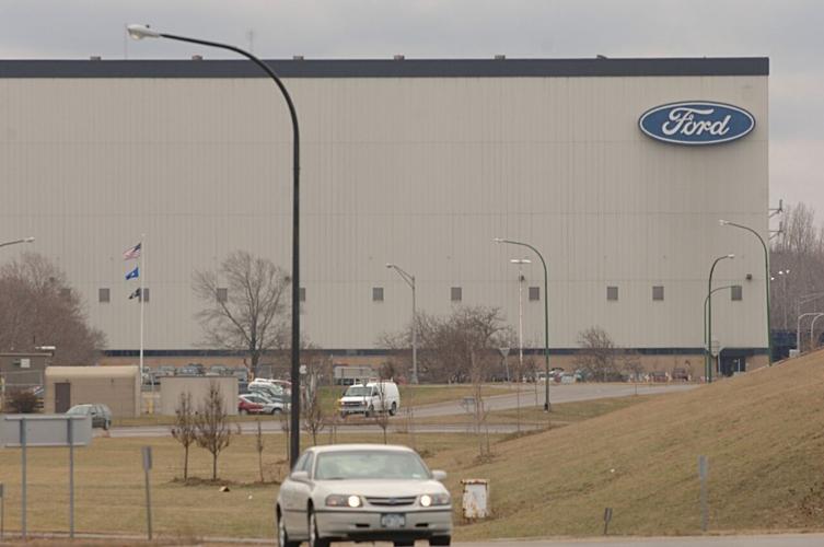Ford profitsharing checks average 10,416