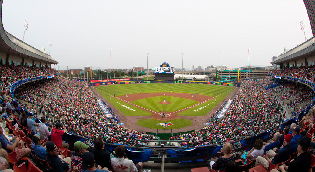 Sean Kirst As Blue Jays Near End Of Buffalo Stay Fans Soak Up Big Leagues At Sahlen Field Local News Buffalonews Com