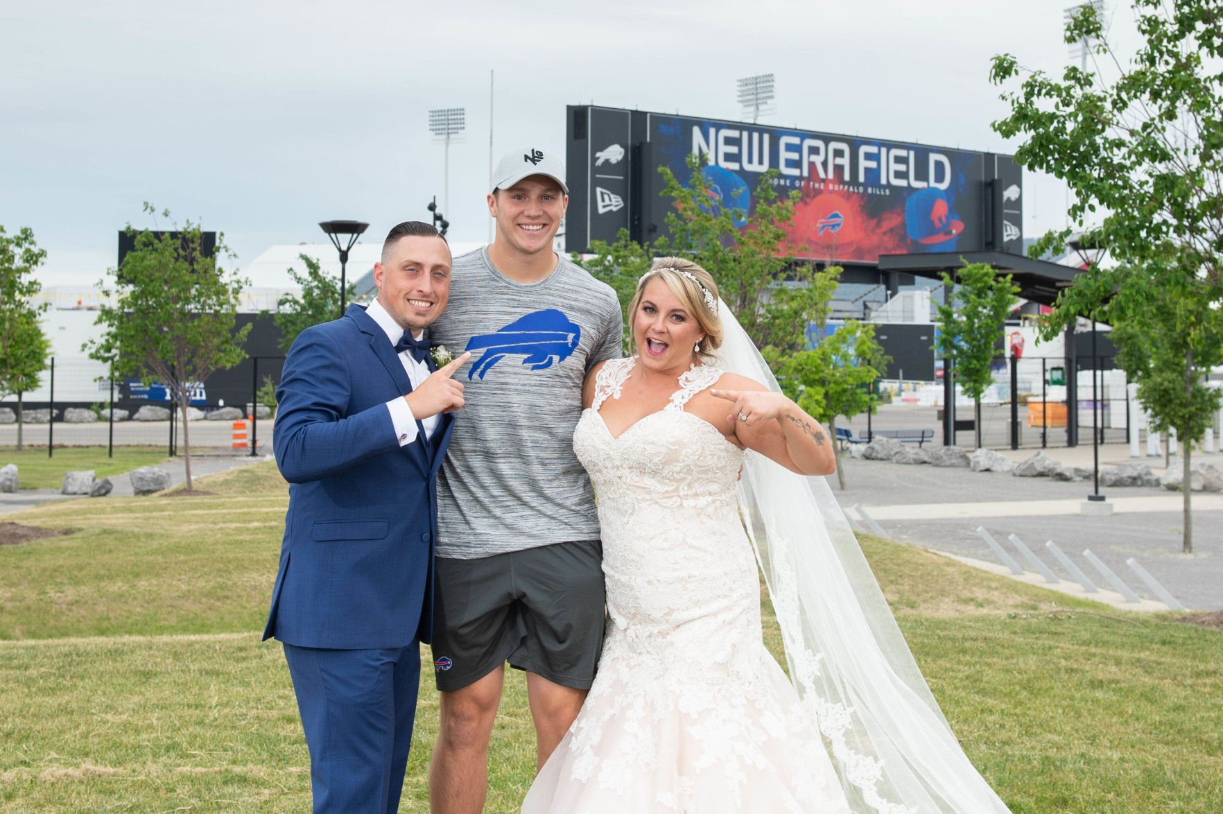 Wedding crasher Bills rookie Josh Allen makes newlyweds weekend