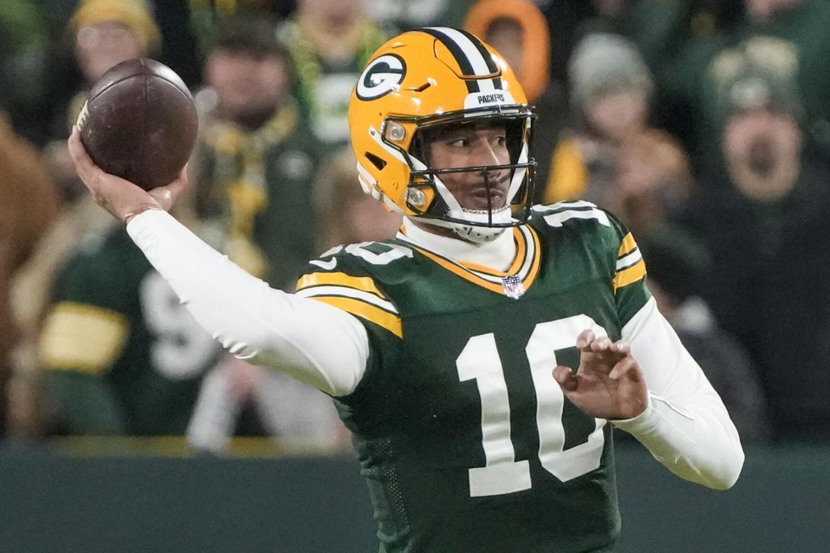 Jordan Love delivers in opener, throws 3 TD passes as Packers beat