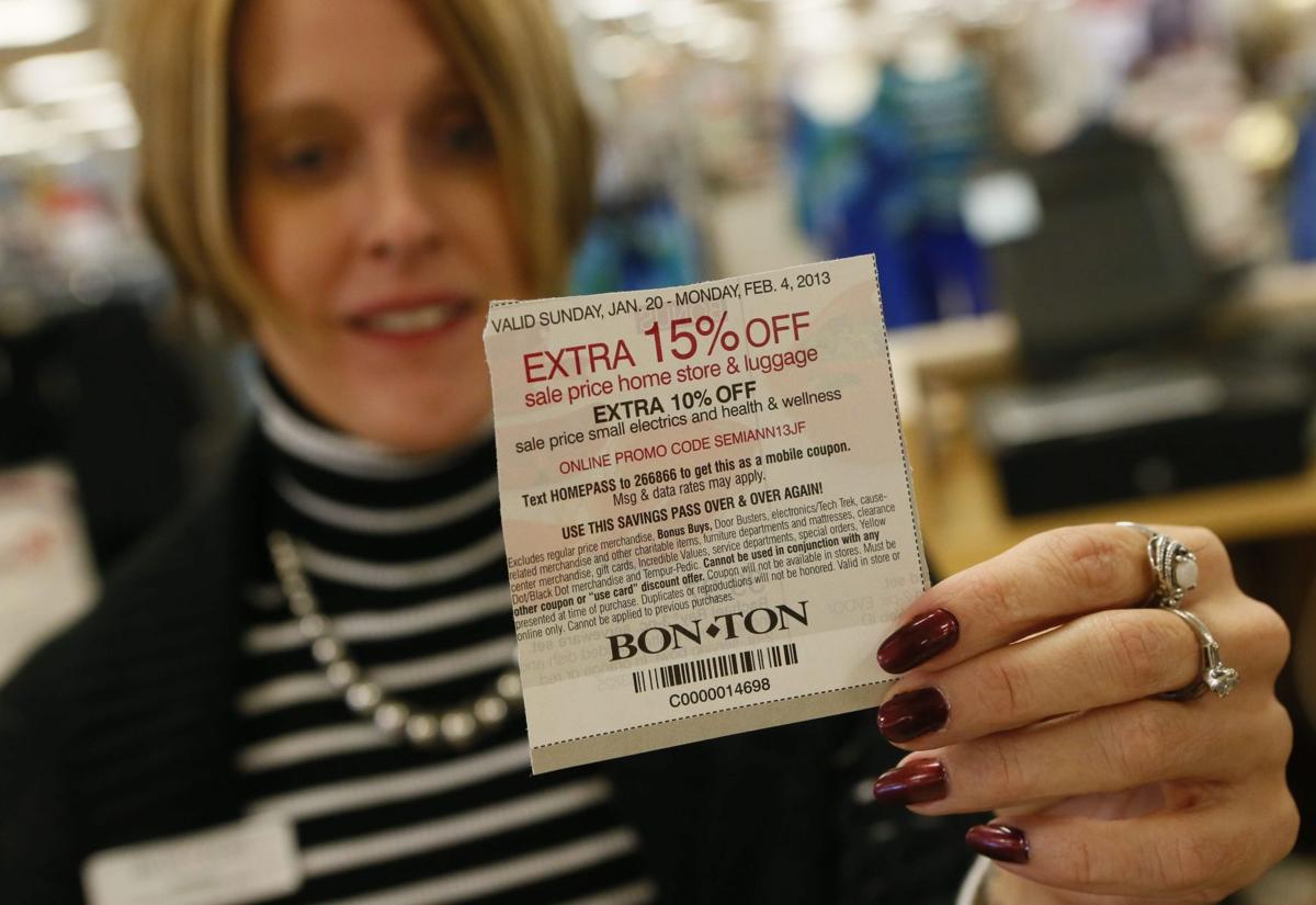 Shoppers hunt for sales, shun no-markdown strategy