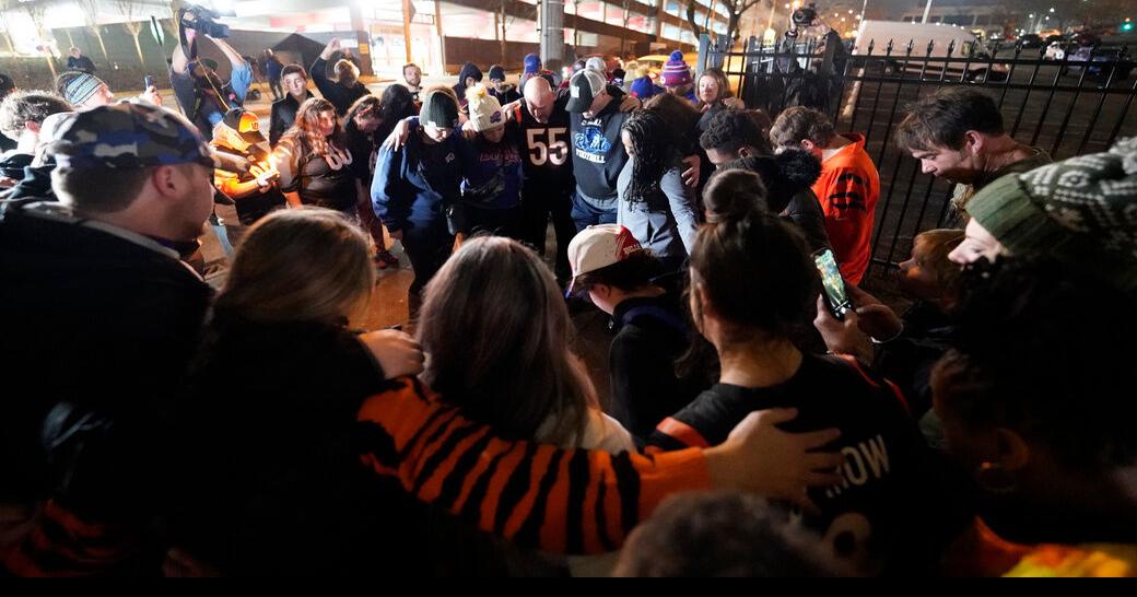 photog14WLWT on X: Everywhere you look around Cincinnati there are signs,  lights and positive vibes being sent to Damar Hamlin and the Buffalo Bills  #WLWT @wlwt @Bengals @BuffaloBills @BillsMafia @OliviaRayTV @vogel_wlwt  @MarkVSlaughter @