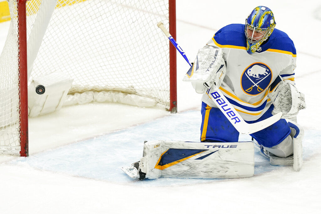 Cizikas scores in third period as Islanders beat Sabres 3-2 to win opener