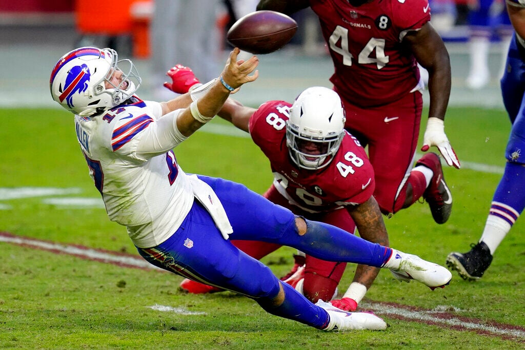 Arizona Cardinals can't bring in two near interceptions in loss to