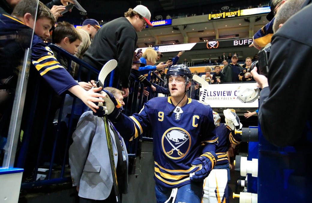 Buffalo Sabres players make stop at Bills game